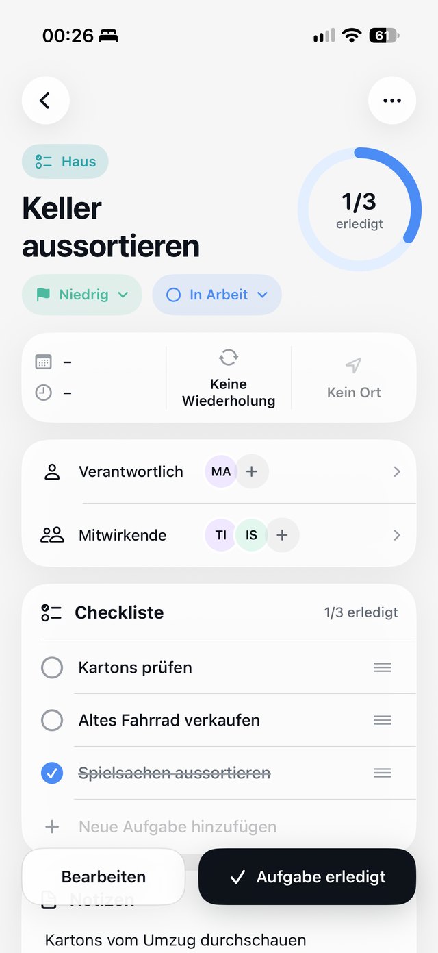 Listify-Aufgabe mit Priorität, Status, Verantwortlichen, Mitwirkenden und Checkliste